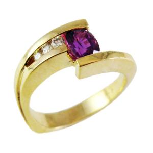 14k yellow gold with pink sapphire<span>0.83ct sapphire, 0.09ct tw diamonds</span>